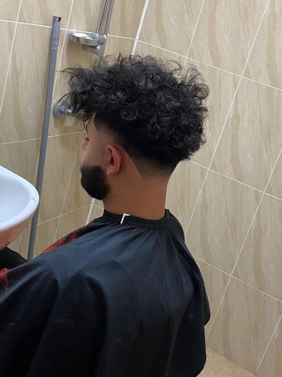 بسم الله الرحمان الرحيم
مرحبا اخواني الأعزاء 
اخوكم حلاق دلفري داخل مجمع بسمايه وهذا باب رزقي 
أجيك للشقه واحلقك وخليلك تنضيف والوزك واروح واني الممنون وقتي من ساعه 6 العصر لل 11. بليل متوفر بكل وقت الكبير 10 والصغير 4 آلاف دينار والما عنده اجي واحلقه واروح واني الممنون …ملاحضه  الحالتهم تعبانه أجيك للبيت واني خادم وممنون خدمه 14 سنه بهاي المهنه والحمدالله والشكر   ((للحجز مراسله الصفحه تفضلو))  *********** واتساب
