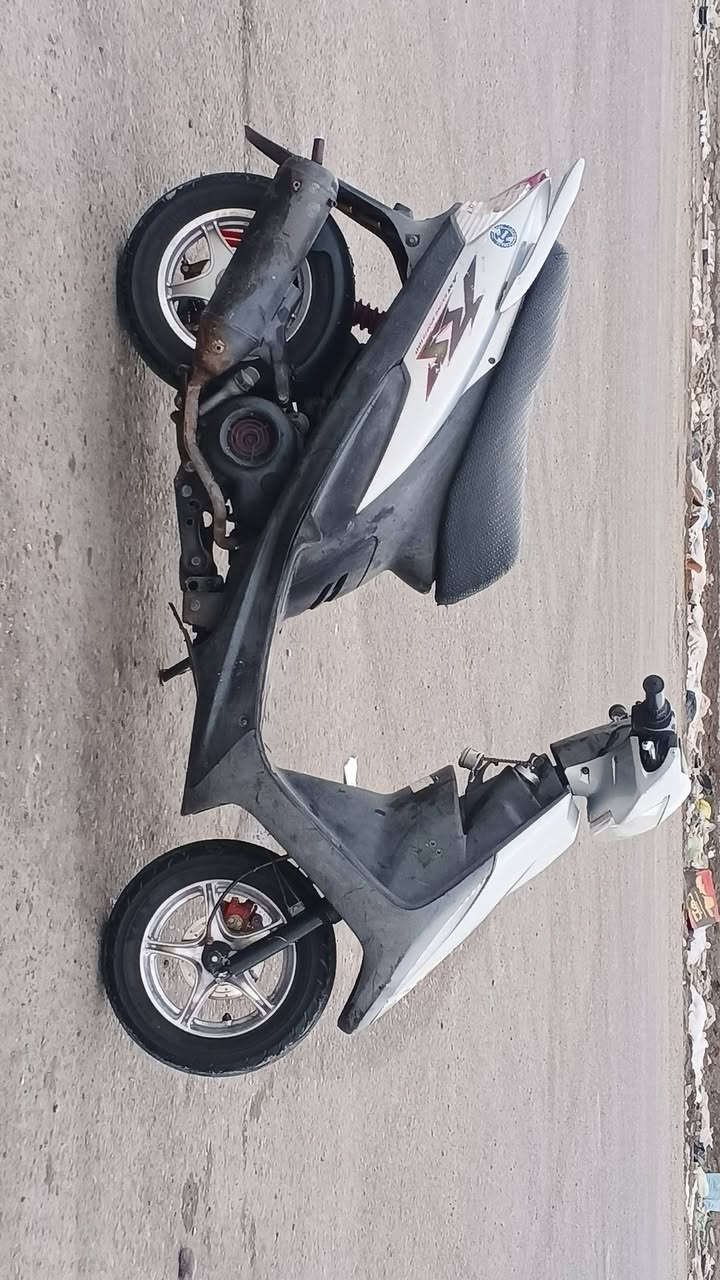 سلام عليكم ماكس عدله بلاديه للاخير نقصها بس واقيه مال صالنصه دراجه نضيفه حيل بالحقيقه احلا من صور السعر خاص الاتصال *********** للشراي فقط
