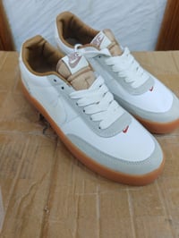 حذا نايك • قياس ٤٢ • فيتنامي