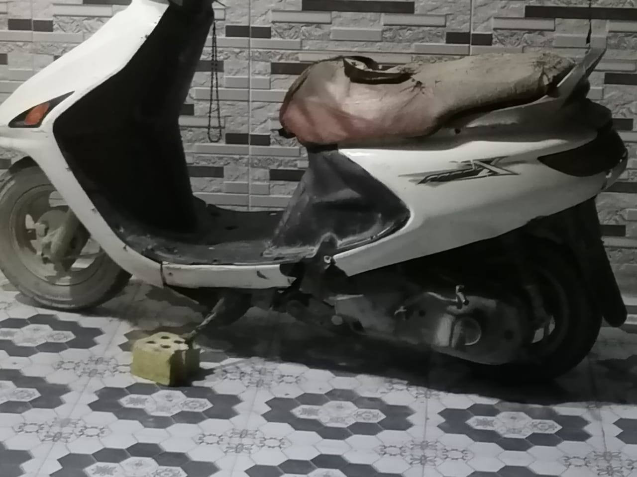 السلام عليكم دراجه فراشه للبيع متروكة طافيه ابيع كوم حديد السعر 130وبيه مجال للشراي  المكان الحمزة الغربي ***********
