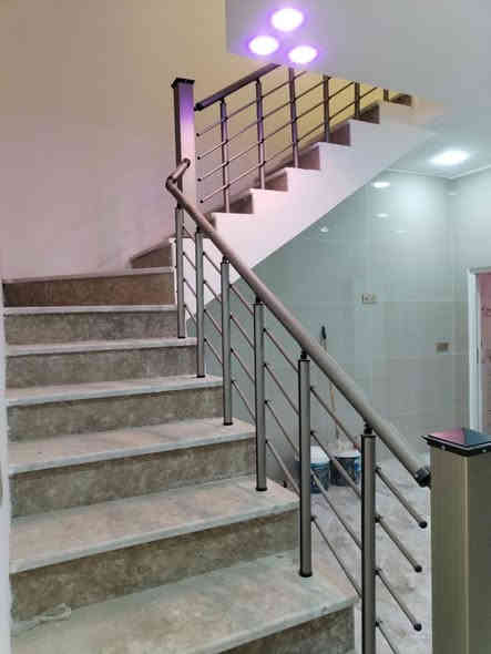 بيت للبيع دوره حي دجله ٨٠ متر ٥ ×١٦ شارع ٢٢ ٣ طوابق مدخلين ٤ غرف نوم ٢ حمام مخزن خطار وصاله ابواب قاصه المنيوم سلايت البيت زيرو كامل من كلشي سخان وتانكيات محجر السعر ١٥٥ مليون
*********** بغداد
