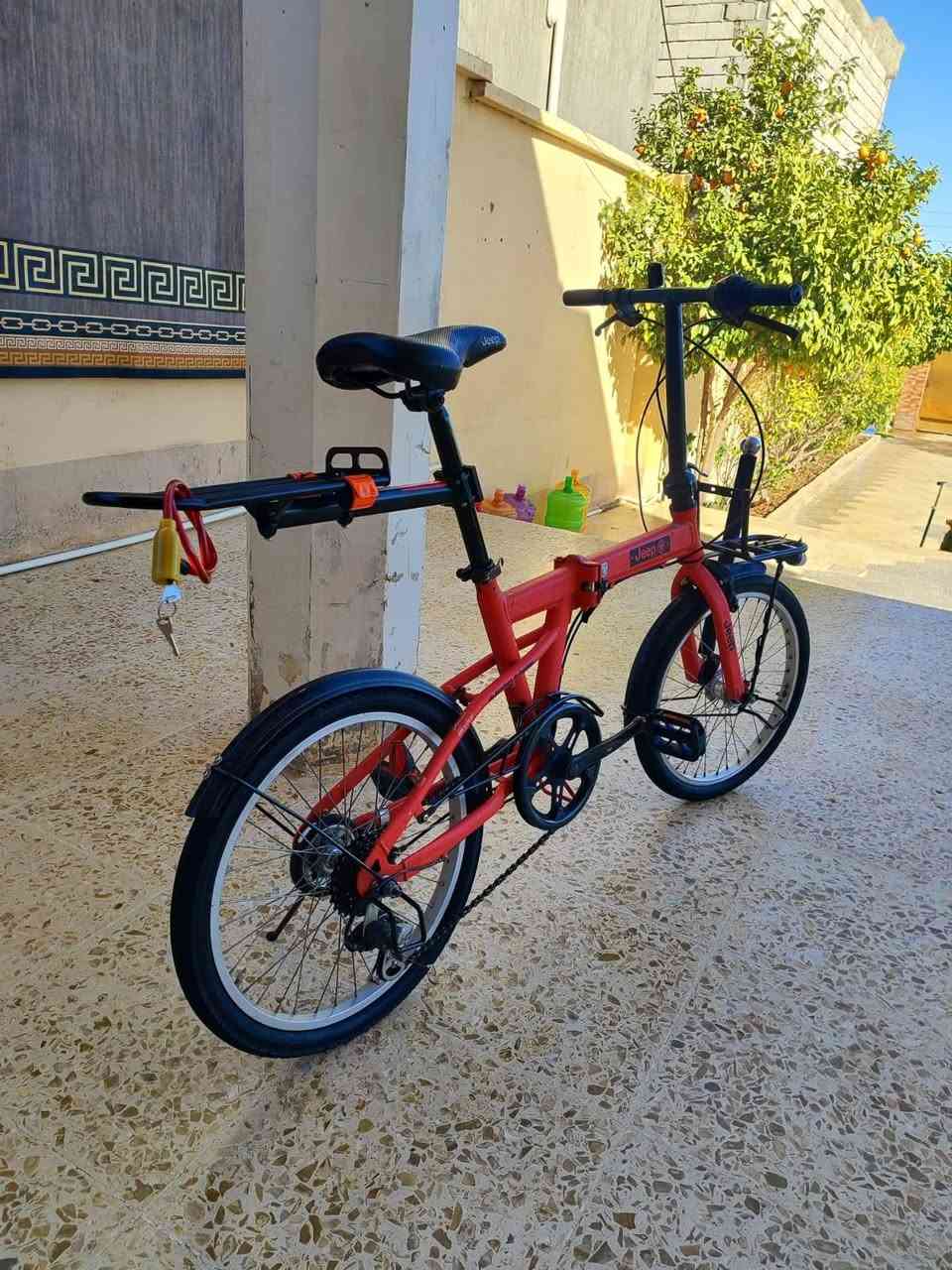 للبيع بايسكل jeep .باله حجم 20 .لون احمر .نضيف ومرتب مثل ما موضح بالصوّر كلشي مايعوزه .لشه نضيفه .صبغ بلادي تواير مبدله جديده .وياله عدله. عين سحريه لون ابيض قوي شغاله .بريكات شغاله .مكينه شيمانو ٦ نمر شغاله .سعره ويا الغراض الي علي ب 135 وبي مجال قليل واذا بدون الغراض ب 125 وبي مجال قليل للشراي.الشراي يجي خاص او يخابرني ***********  ( من رخصة الادمن )
