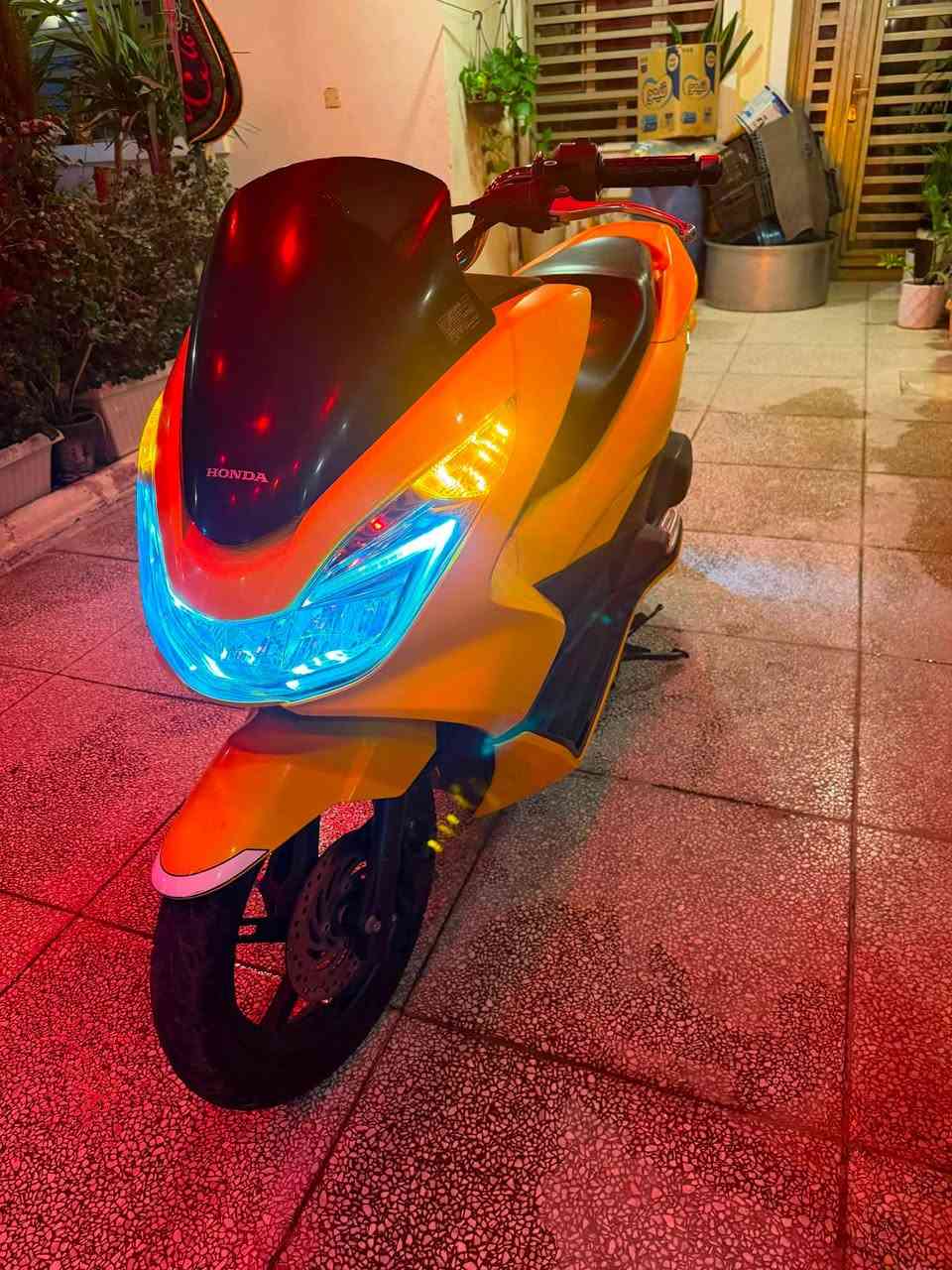 السلام عليكم 

دراجه pcx
بيه سويجات2
ماشيه 40 حقيقي 
كفاله عامه 
لون اصفر بلادي 💛
نارل رمبه من كلشي وكلاشي 
مكاني بغداد 
مامتواجد علفيس 
سعر مناسب لاستفسار ***********
