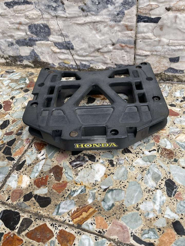 سلام عليكم قاعده مال جنطه سلفر ونج جديده مال رمبه  بيش تفيدك اخذهه
مكاني بغداد ***********
