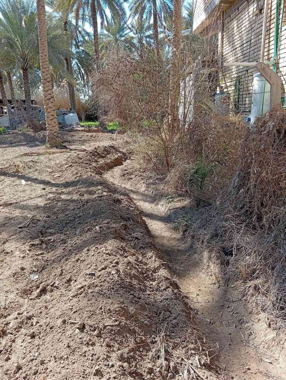 السلام عليكم ورحمه الله اني اشتغل حفر سواجي انهر طش دمن الم سعف شغلي مرتب وهاذ شغلي بل صوره مكاني حسينيه هاذ رقمي للتواصل *********** احنه عمال ثنين
