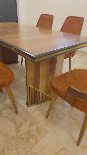 ميز طعام تركي زان ٦ كراسي اخو الجديد ب٤٠٠ قفل 🔐 ماخذي ب٧٥٠ الف الشراي يتصل ع رقم ***********
