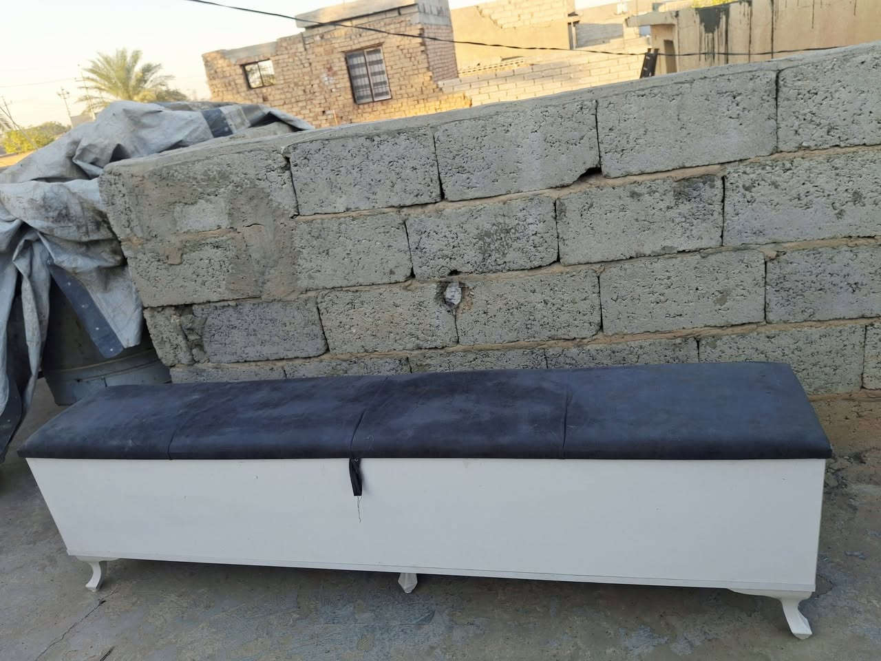 غراض بيت للبيع 
ميز بلازما مستخدم قليل 
تاج جربايه 
وفرشه 
السعر خاص مناسب 
او ***********
