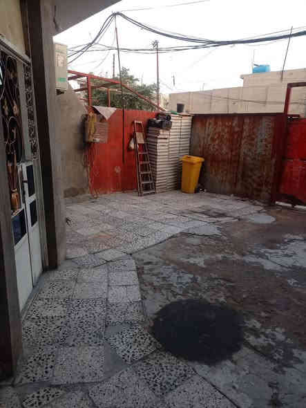 السلام عليكم دار للبيع طابو ملك صرف المساحه 106يتكون من طابقين الطابق الاول جاهز والثاني هيكل العنوان سكينه شارع لحوم المياحي السعر 175 الاستفسار علئ الرقم ***********
