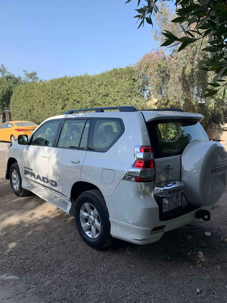 تويتا برادو 2015 خليجي فئه ساز.  TX.L
رقم بغداد تحويل ثاني يوم
 مواصفاتها 
مكينه 6 سلندر 
7 راكب شاشه اصلية
  تبريد امامي خلفي 3 قطع 
تحكمات ستيرن 
مانع انزلاق فتحه ثلاجه كهربائيه 
كشنات كهربائيه عدد 2
مثيت سرعه 
كامره خلفيه
حساس خلفي 
سبير تعليك 
وباقي المواصفات المعروفه 
سنويه جديده + هزه جديده 
 السياره ماشية 86000
بيها صبغ دعاميتين وبارد اربع اصابع خشم الجاملغ الايمن باقي السيارة بلادية مكفولة
كير محرك ميكانيكيات وكهربائيات مكفول
مكان السيارة الدورة
للبيع او مراوس بجكسارة من 2011 الى 2016 
السعر 340$ وبيها مجال
3 شدات و40 ورقة وبيها مجال

رقم صاحب السيارة 
***********
