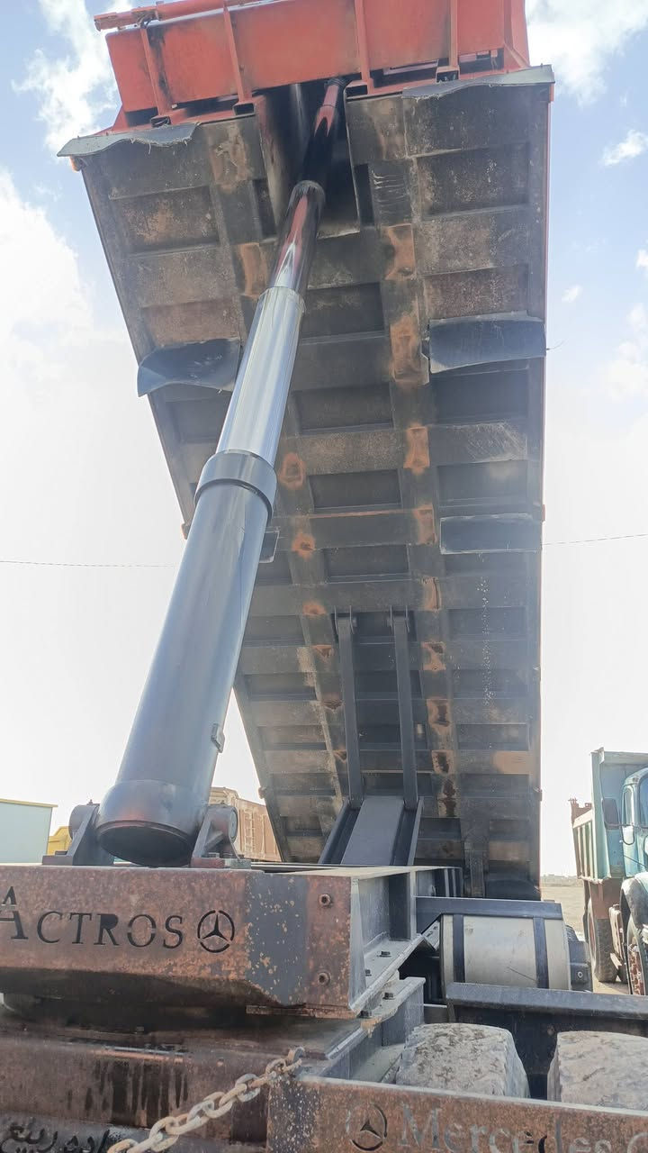 سلام عليكم للبيع مقطوره ذرعته 24 تفصال الباويه كله مجموعه برينه مفصله جديد تأيرات نضيفه ونج جديد لاستفسار ***********  مكان المقطوره الفلوجه معرض الاحلام السعر 210 وبيه مجال
