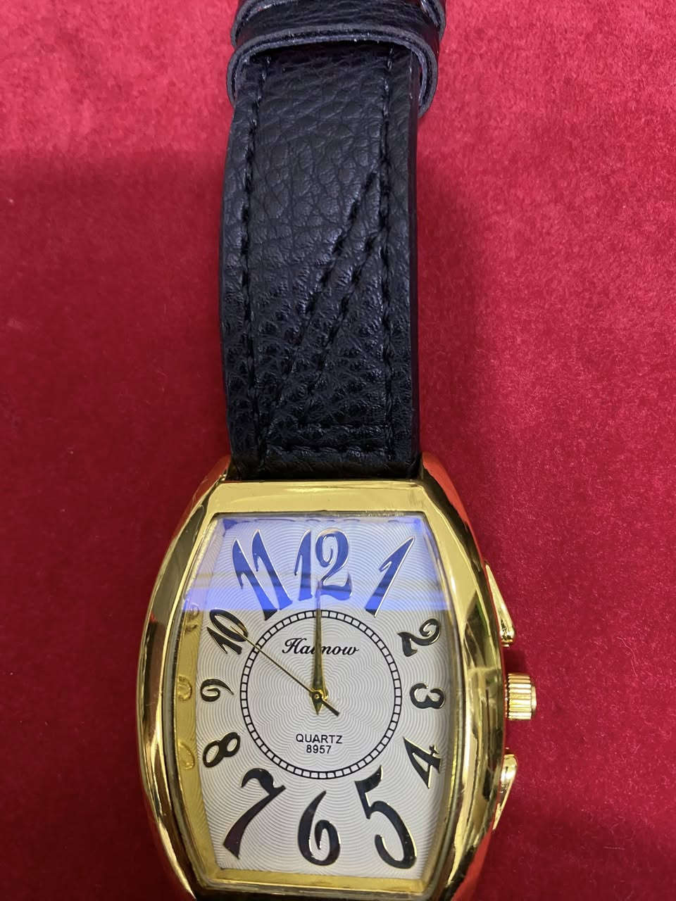 شلعه ساعات 9 قطع كلها بطاريه وبيها نسائي ورجالي سعرها 50 الف تطلع القطعه اقل من 5 الاف يوجد توصيل 
للحجز ***********
