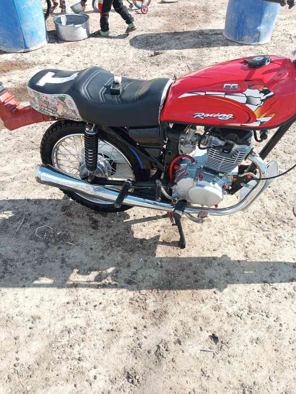 السلام عليكم دراجه كامله ما عاوزها هاي نقص اوراق الشاصي مال 19 معمره 25 دراجه كامله اوراقها اصولي الرقم ***********
