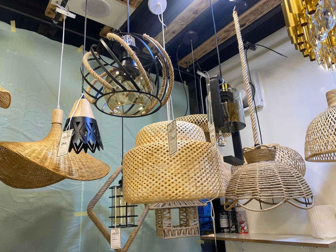 ✨مجموعة مُختارة بعناية🫰
 لعشاق ديكور المودرن🥰

☀️إضاءة عصرية تضيف طابعآ أنيقآ ولمسة فخامة واضحة😍

#متوفرة_لدى_معرض_النور  ابو نور 
للحجز والأستفسار الأتصال 📞 ***********
***********
