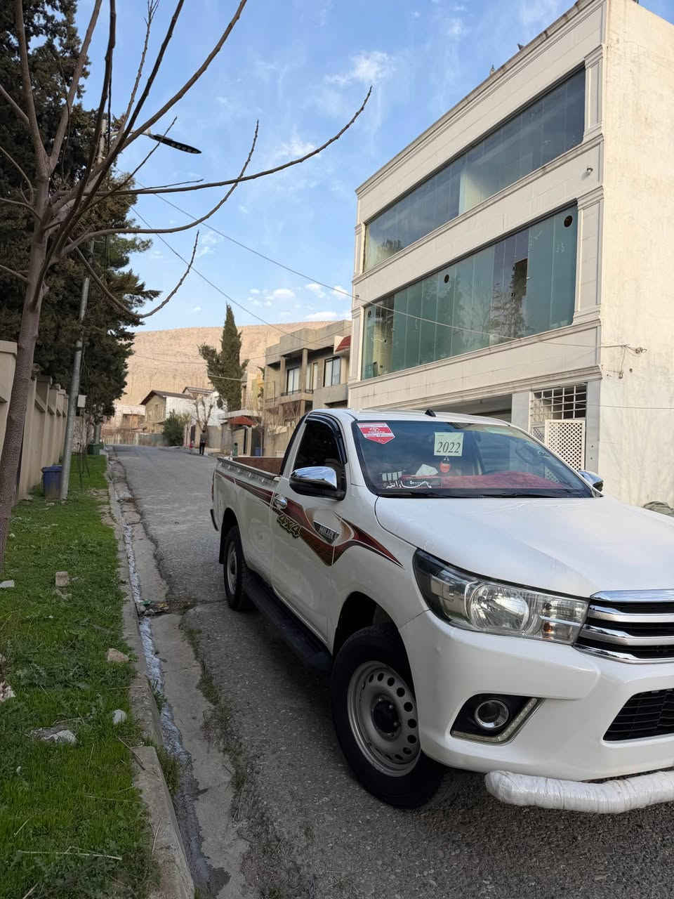 تويوتا هايلوكس تاك 2020 شاشه زينو سياره كه نمونه يه له جواني سياره كي زور خاوين و توند و توله 220 هه زار رويشتووه بي بوياغه بي ليدرانه ٢ په نجه ساردي پيووه يه له بوديكي 4 تايه نوي له ژئره گئر مه كينه اكسل به شه رت 
*********** أربيل, العراق
