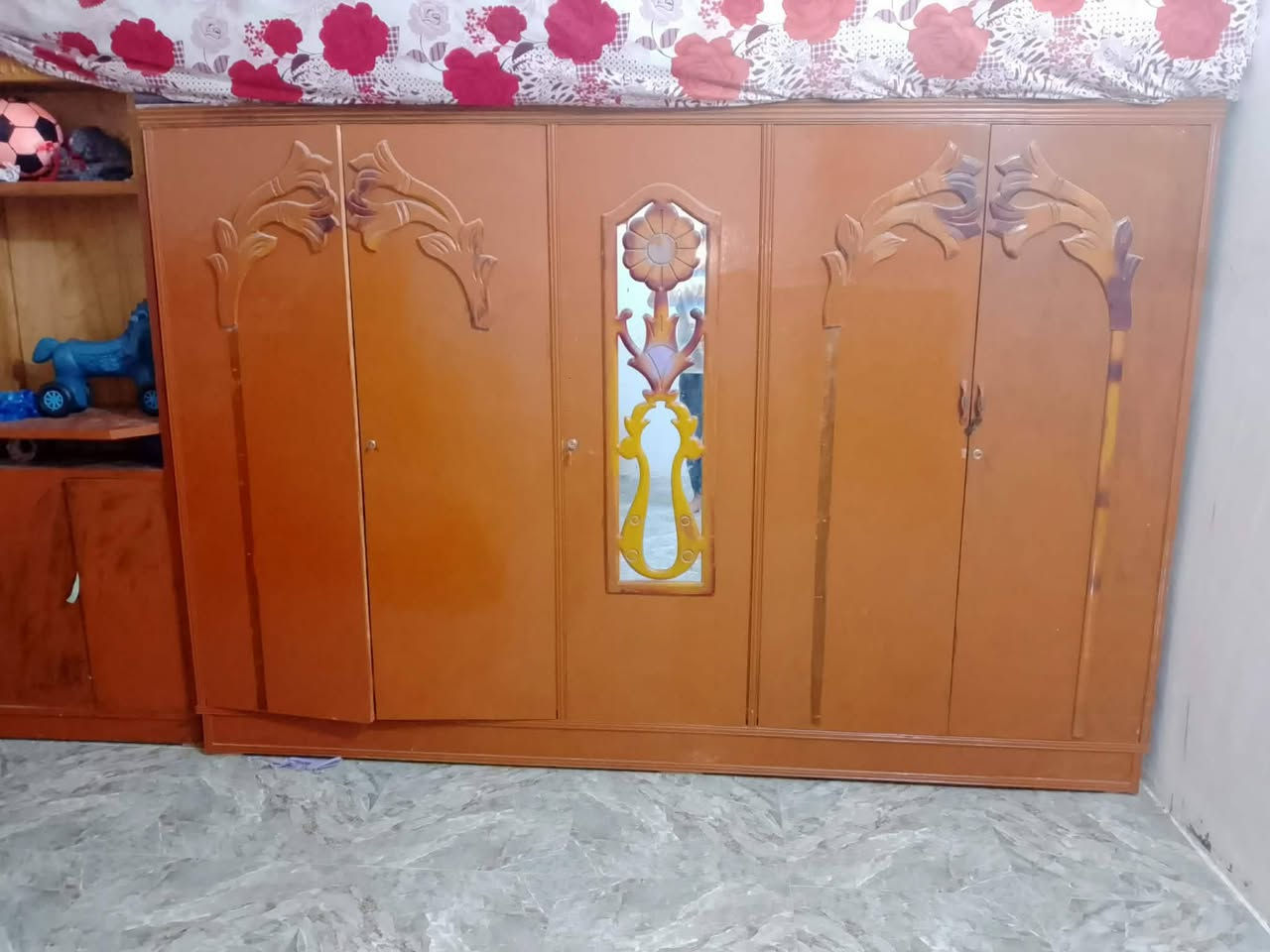 سلام عليكم غرفه نوم للبيع سعر 350 وبيه مجال
***********
