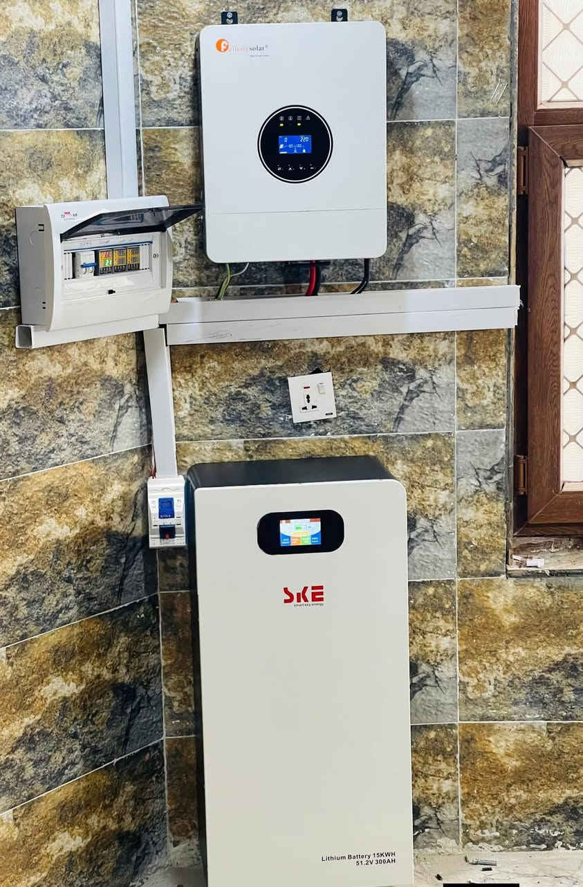 بشرى سارة إلى أهلنا في صلاح الدين يعلن مكتب الأصيل الهندسي عن توفر منظومات الطاقة الشمسية بالاقساط مريحة لحاملي بطاقة ماستر الرافدين للمعلومات الاتصال***********
⚡ منظومات طاقة شمسية بالتقسيط
⚡ منظومات طاقة شمسية بالتقسيط المريح

🔋 المنظومة الأولى
10 أمبير نهاري / 8 أمبير ليلي (ليثيوم)
الإنفيرتر: 4 كيلوواط – ضمان سنة
البطارية: 8 كيلوواط – ضمان 5 سنوات
الألواح: 5 ألواح لونجي  
السعر الكلي: 4,350,000
القسط الشهري: 233,000

ــــــــــــــــــــ

🔋 المنظومة الثانية
12 أمبير نهاري / 10 أمبير ليلي
الإنفيرتر: 6 كيلوواط فلستي – ضمان سنة
البطارية: 10 كيلوواط فلستي – ضمان 5 سنوات
الألواح: 6 ألواح لونجي
السعر الكلي: 5,150,000
القسط الشهري: 277,000

ــــــــــــــــــــ

🔋 المنظومة الثالثة
16 أمبير نهاري / 15 أمبير ليلي
الإنفيرتر: 6 كيلوواط – ضمان سنة
البطارية: 15 كيلوواط ليثيوم – ضمان 5 سنوات
الألواح: 8 ألواح لونجي – ضمان 15 سنة
السعر الكلي:  6,300,000
القسط الشهري: 340,000

ــــــــــــــــــــ

🔋 المنظومة الرابعة
20 أمبير نهاري / 14 أمبير ليلي
الإنفيرتر: 8 كيلوواط
البطارية: 15 كيلوواط ليثيوم
الألواح: 10 ألواح لونجي – ضمان 15 سنة
السعر الكلي: 6,900,000
القسط الشهري: 375,000
ــــــــــــــــــــ

🔋 المنظومة الخامسة
25 أمبير نهاري / 25 أمبير ليلي
الإنفيرتر: 8 كيلوواط
البطارية: 25 كيلوواط ليثيوم
الألواح: 12 ألواح لونجي – ضمان 15 سنة
السعر الكلي: 9,150,000
القسط الشهري: 500,000

 المنظومة الخامسة
30 أمبير نهاري / 30 أمبير ليلي
الإنفيرتر: 12 كيلوواط
البطارية: 15x2 كيلوواط ليثيوم
الألواح: 14 ألواح لونجي – ضمان 15 سنة
السعر الكلي: 11,150,000
القسط الشهري: 611,000
