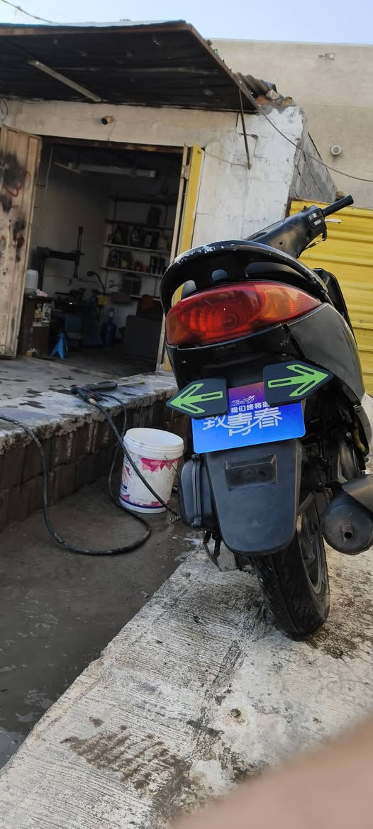 سلام عليكم دراجة بريز 140 نضيفة المكينة خير من اللة هندر واحد تشتغل مكاني بلديات عارضها 550وبيها مجال بسيط ***********
