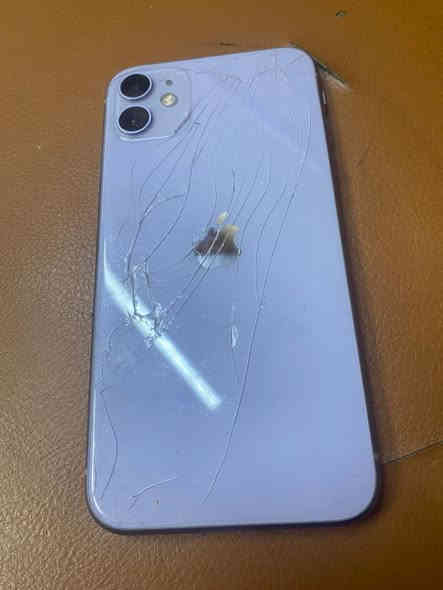 آيفون ١١ عادي 
بلادي 

بطاريه ١٠٠ مبدله 

فيس إيدي شغال كلشي شغال ومكفول 

فقط ضهر مفطور 

ذاكره ١٢٨

سعر ١٨٠ وبي مجال 

***********
