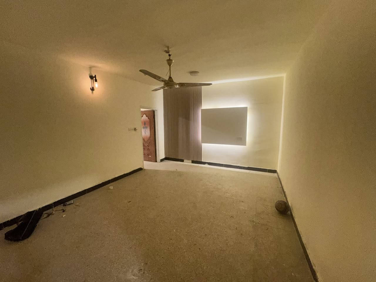 مشتمل للايجار المساحة ١٠٠ متر العنوان الحلة حي الحسين قرب مدرسة الحديبية للتواصل ***********
