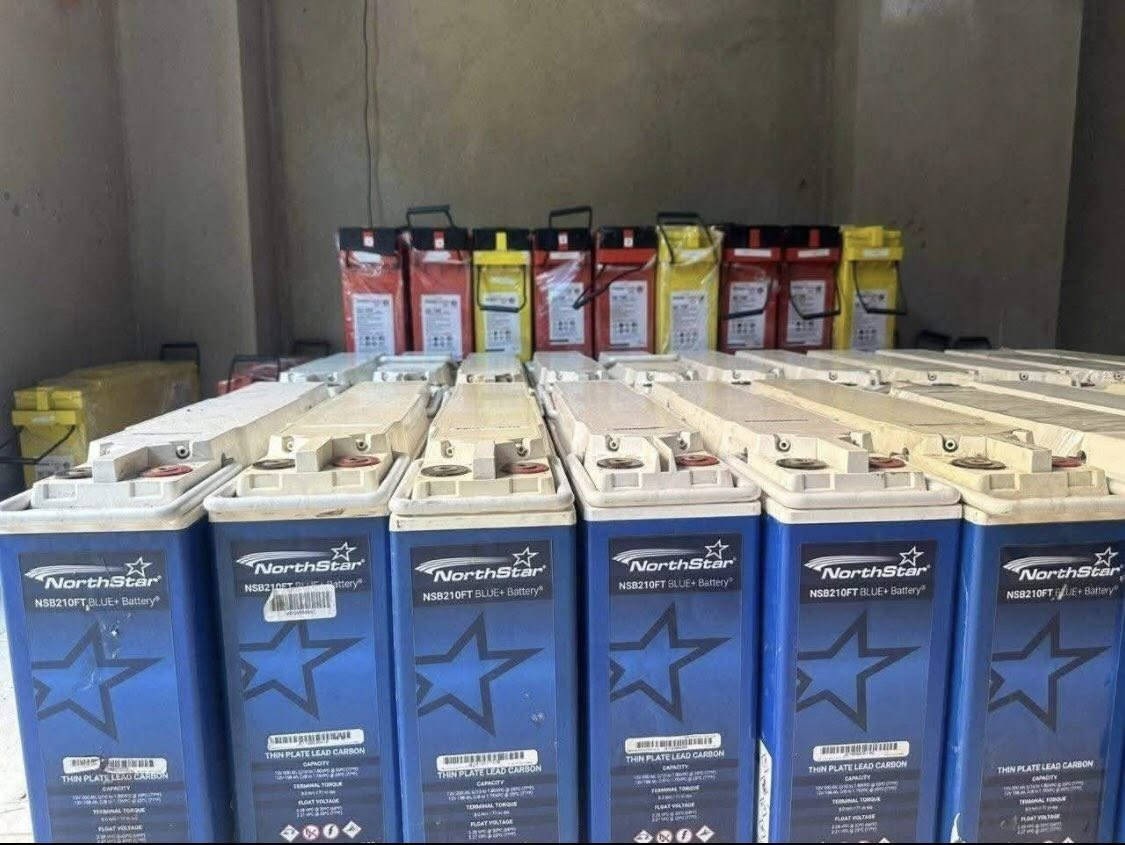 بطريات باور سيف 190 امبير و 170 امبير و 100 امبير تستخدم في 
محطات الطاقه الشمسيه
محطات الطوارئ 
الجرارات الزراعيه
و يوجد أيضًا 
بطاريات نورث أستار الامريكيه الاصلية 210امبير
قوه و اداء ثابت
عمر افتراضي طويل
مناسبة للطاقة و النقل الثقيل و الجرارات و المراكب
تتحمل الحراره و الاستخدام الشاق
كفاءة/100%
ضمان/6شهور
للتواصل/خاص


**إذا كنت صاحب هذا الإعلان وتريد حذفه لأي سبب، رجاءا أرسل رسالة إلى الدعم الفني**