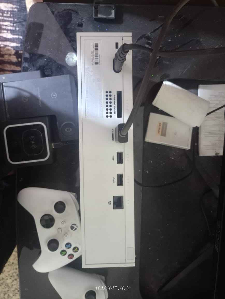 اكس بوكس سيريس اس ٥٠٠ g 
جديد ويا كارتونه ويا ثنين يدات إصليات 
ويا شاشا ١٢٥ هرتز ويا ubs 1800  وبطاريات يدات وستان يدات كامل وكم لعبه بل حساب  
‏‪***********‬‏ رقمي مكان بغداد 
وتساب *********** بغداد, العراق
