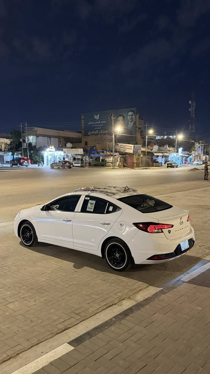السلام عليكم النترا موديل 20 خليجي السياره مكينه قير كفاله بيها فقط بارد ثنين جاملغ امامي وجاملغ خلفي على كد اربع أصابع السياره رقم وسنويه جديده لسنة 31 رقم دولي جديد السياره باسمي مكان السياره البصره _ المعقل  للاتصال ***********. السعر 164 وبيها مجال
