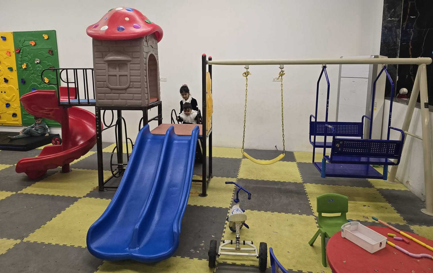 للبيع العاب خاصة  للروضات و قاعات الالعاب لمعرفة الاسعار  الاتصال على الرقم *********** او واتساب او ماسنجر
