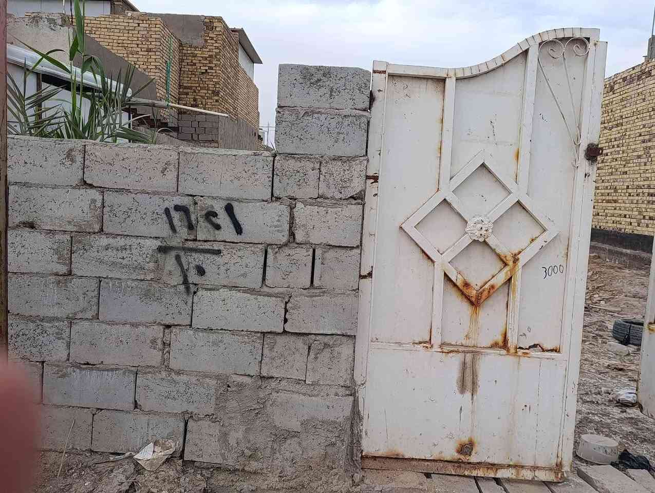 قطعه ارض . حي الامين الاول  نزله ابو التنانير
طابو زراعي سند 25 
مساحه 250 متر ..مسيجه 
مرقمه للتطويب .  مع كافه الخدمات 
للأتصال  *********** .واتساب موجود
