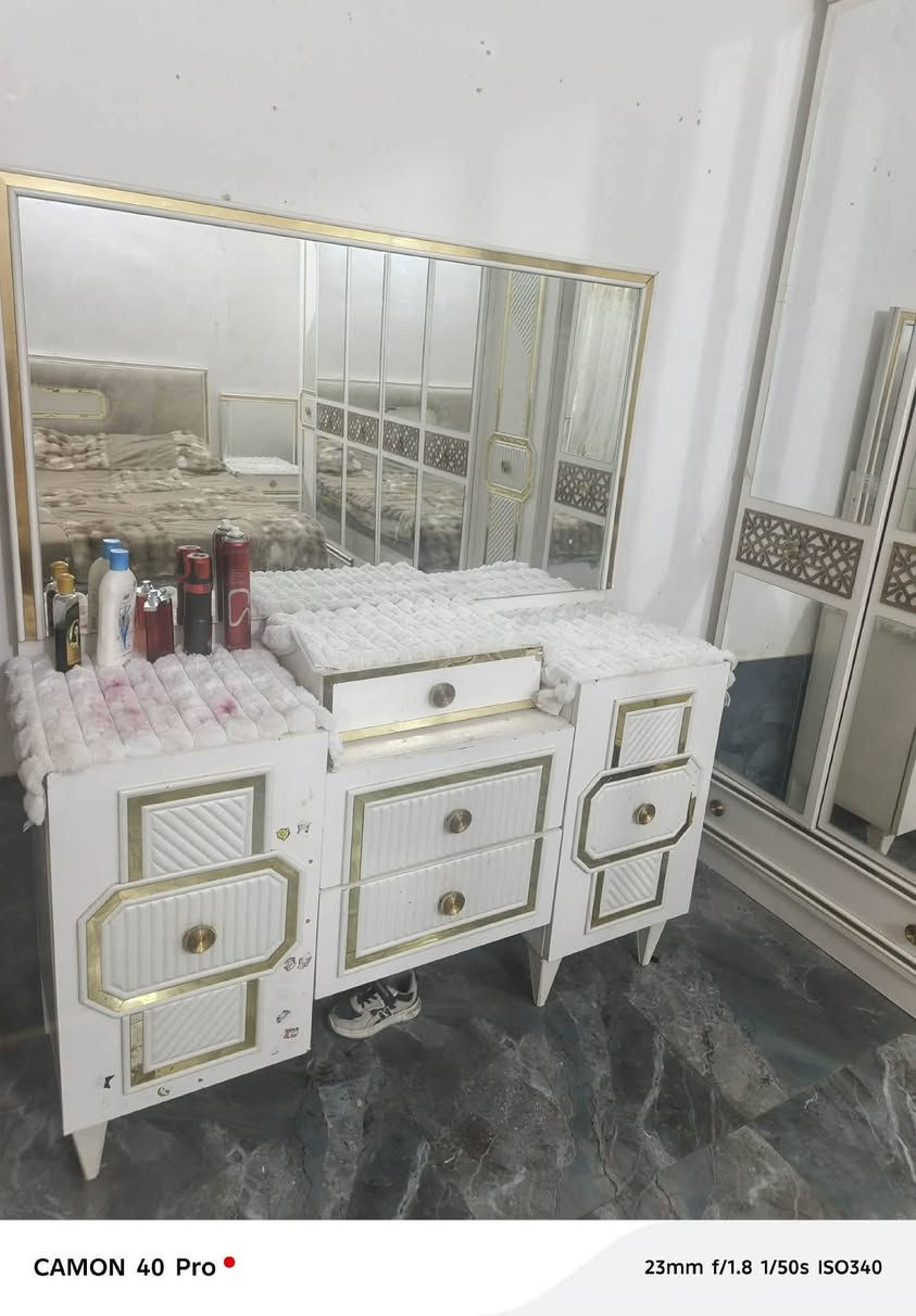 غرفه للبيع السعر  680   8قطع ضخمه اي ستفسار على هذا الرقم وبي وتساب ***********
