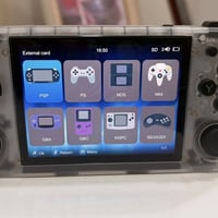 انبرنيك RG35XXH • ذاكرة ٦٤ • يشغل PS1 PSP