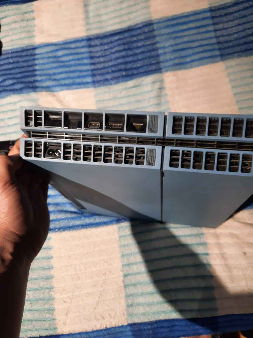 ‎السلام عليكم.
بلي 4 فات. 

جهاز نضيف.
وياه 2جوستك 

رقم ***********‎ ديوانية, القادسية
