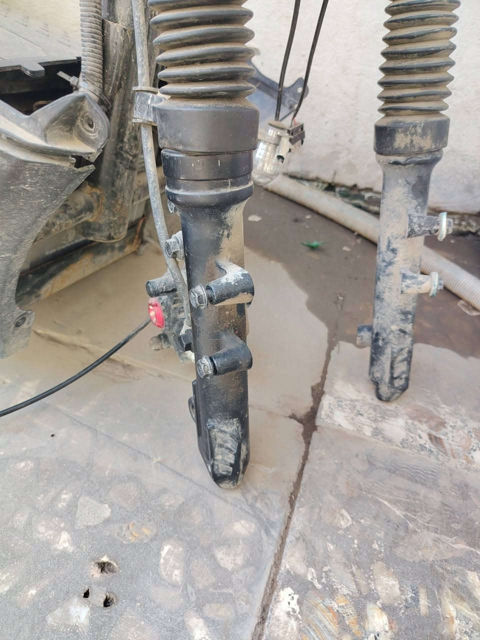 السلام عليكم عندي دراجه للبيع نقصها كفر امامي وويل امامي مضروبه شغاله بصمه وباركورد وسويج جديده ماصار شهرين من ماخذها اريد ابيعها على هاي وضعيتها وهذه صورهاوهذا رقم تلفوني ***********ويوجد واتساب مكاني الدوره
