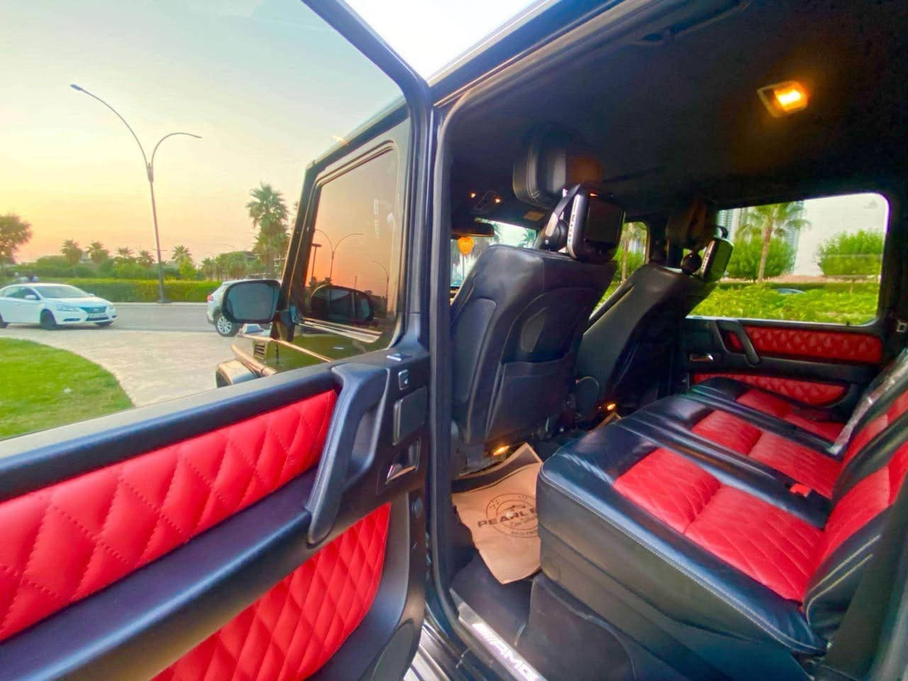 خليجي 

G class 63 amg أصل

V8 biturbo

السيارة محدثة 2022 

وقطعها الأصلية موجودة بدون صبغ 

انطيها مع السيارة 

ماشية 165 الف كيلو متر 

محرك كير ما مفتوح كلو بشرط 

تخم تاير جديد  مشدود

بدون نقص أي شي 

سيرفز كامل مسوي 

السعر 435
بيع او مراوس 

للاستفسار *********** أربيل, العراق
