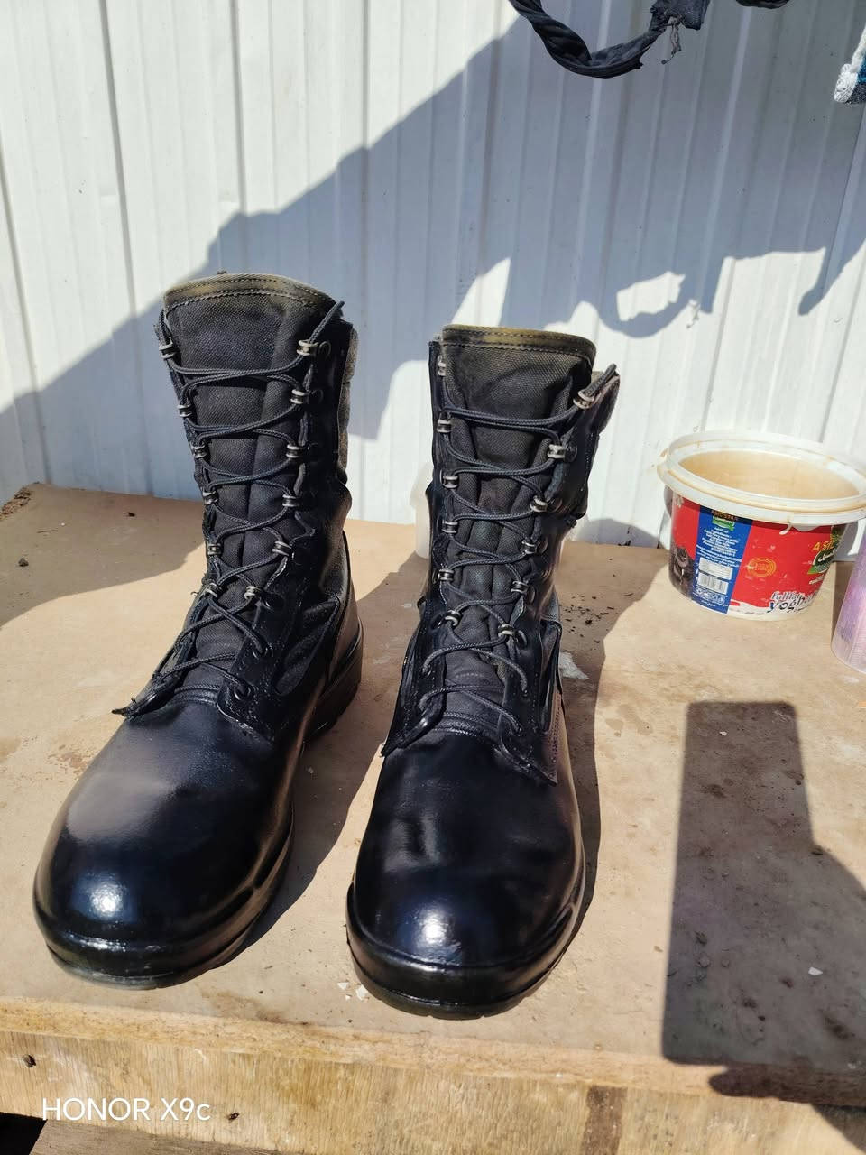 سلام عليكم بصطال امريكي زيتوني صبغتعه اسود حجم ٤٤ بلفل جديد استعمال ١٥ يوم الي يريده خادم ١٥٠ بي مجال بصيط ***********
