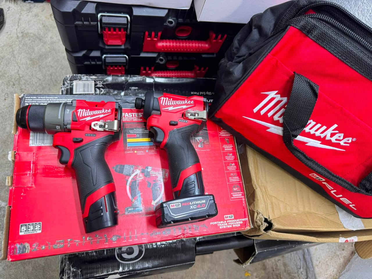 سلام عليكم اخوان 
من رخصة الأدمن 
اتوفر كت Milwaukee  ملواكي M12 جديد 
توصيل متوفر 
📞*********** واتساب
