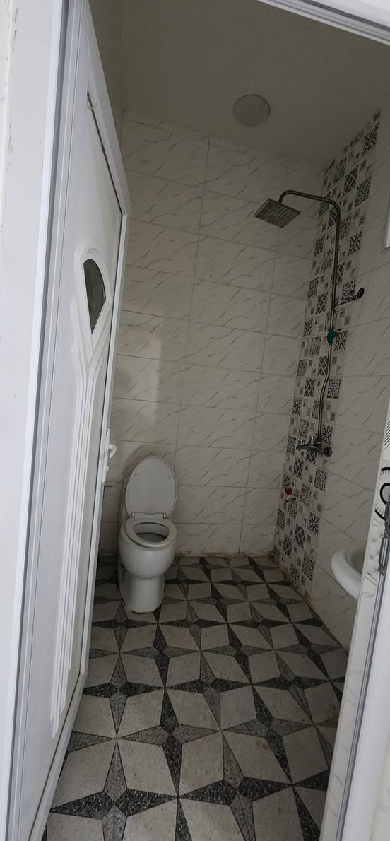 للايجار ٣٠٠الف.  ٥٠متر
استقبال ومطبخ وحمام ومنور وغرفة نوم.
موقع الدار: بغداد، الكرخ، منطقة الدوانم، قرب جامع كرطان الكبير.
للطلب والاستفسار: مكتب الساعة للعقار، العنوان: حي التراث، تقاطع الربيعي. *********** وتساب.
