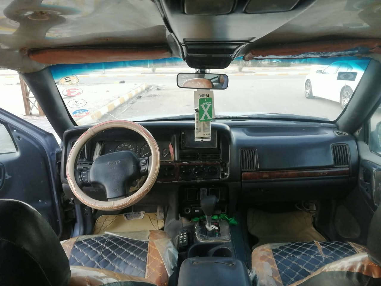 السلام عليكم جيب شيروكي موديل ٩٧ محوره مكينه وكير ففيتي  تلث الالف تحويره جديده حاويه رقم بغداد انكليزي باسمي السيارة اكسل محور مكفوله من الضربه والتبديل والصبغ بيه جراد مال شركه كهربائيات تبريد شغال دواخل جديده تخم تاير حداديه جديده العنوان واسط قضاء الحي السعر ٤٧ الرقم ***********
