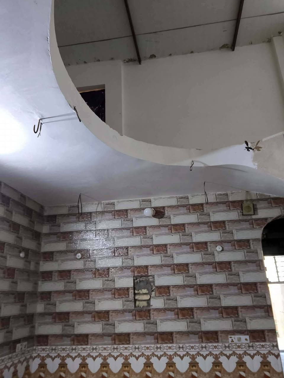 السلام عليكم بيت للإيجار فقط كربلاء الأمن الداخلي المساحه 125 بيت نصيف كما موضح بالصور 
للاستفسار *********** صاحب البيت إني مكلف بالنشر اي استفسار اتصلو عالرقم وشكرا
