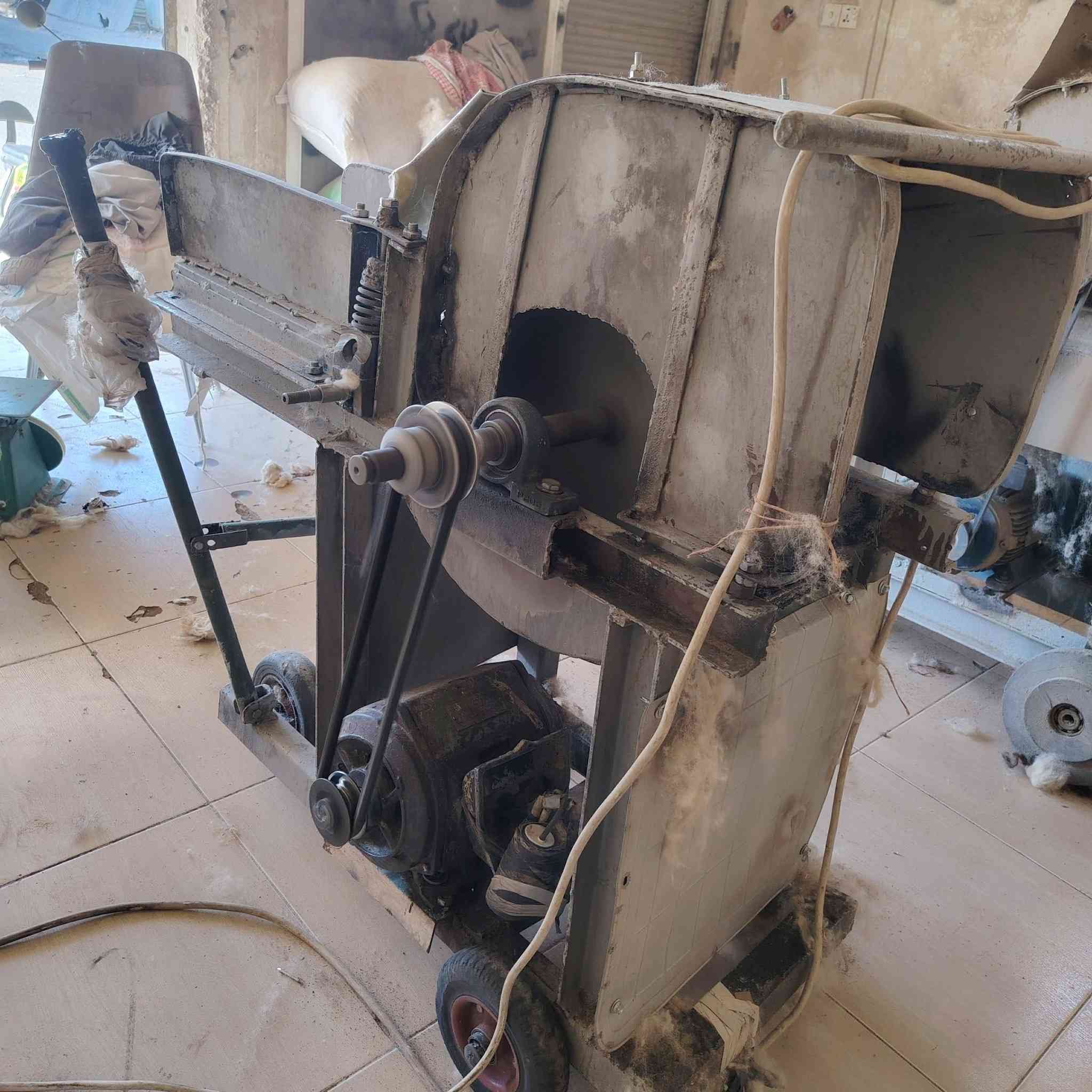 سلام عليكم مكينه ندافه للبيع تندف صوف ديباج قطن سعر 700 بهه مجال  مكان كركوك رقم ال هاتف ***********
