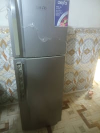 ثلاجه السعر130بيها مجال07710352216