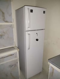 ثلاجه للبيت شركه المتين مستعمله  أقل السبوع  الجديده مالته بـ٣٢٠الف  ر...