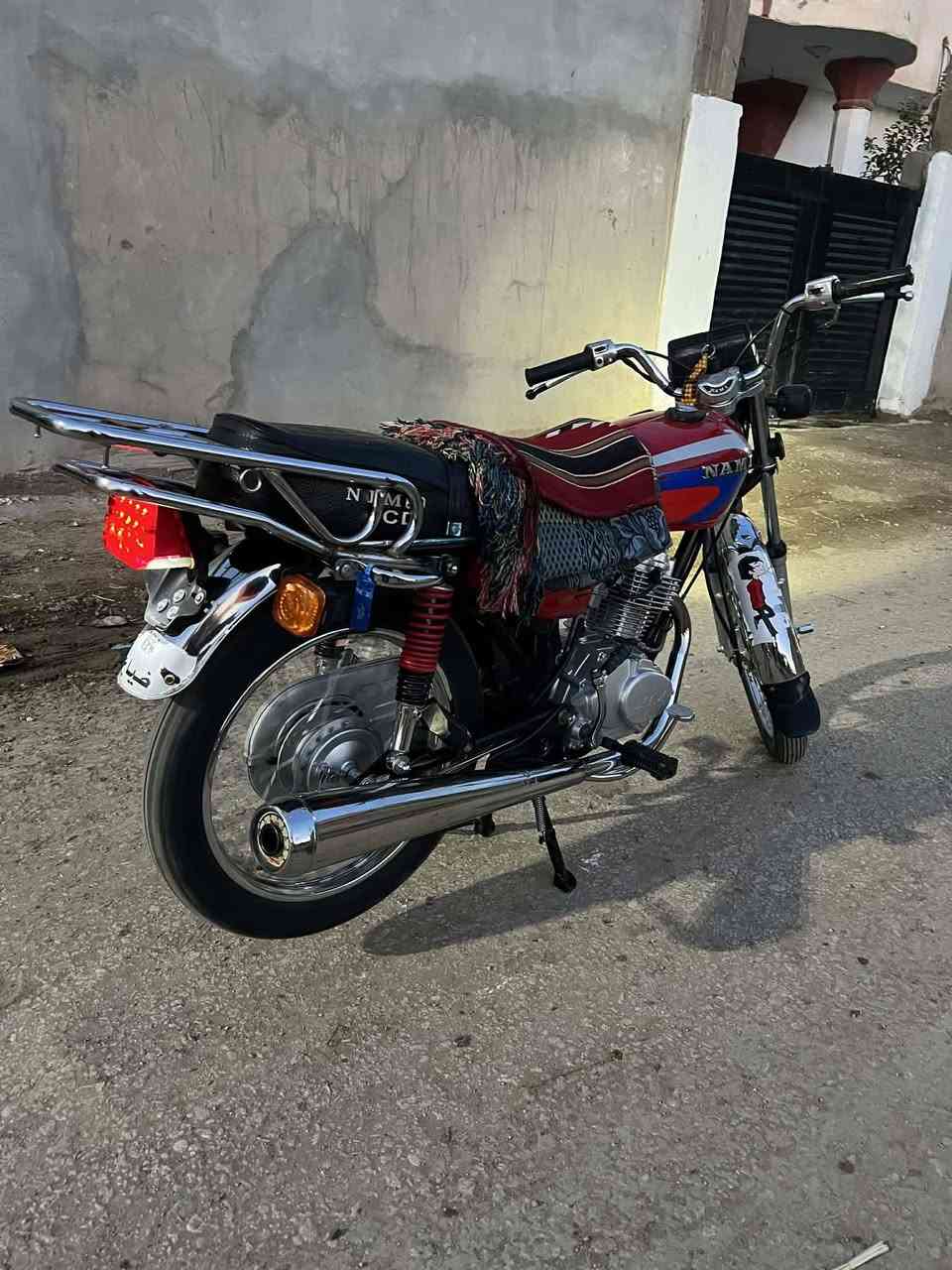 سلام عليكم دراجه البيع نوع نامه متياز مديل 25 اوراق  سكنر  دراجه كلشي بيها شغال دراجه الون الميزز 🍅 الدراجه احله من الصور مكان الدراجه كربلاء طوريج السعر 650 بيها مجال الشراي  ودللل وهاذا رقمي ***********
