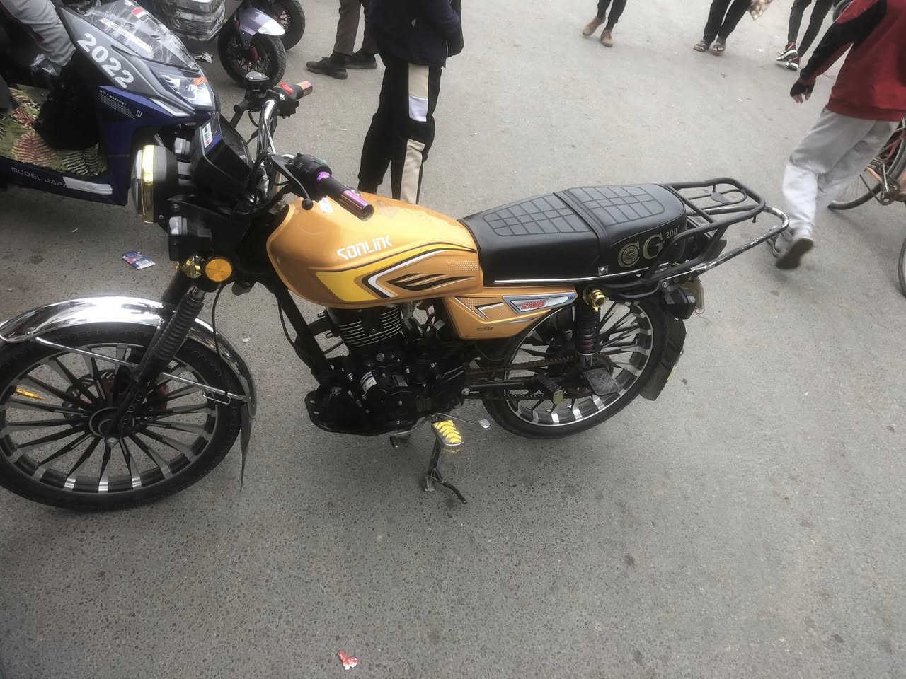 السلام عليكم
دراجه ايراني سولنك

لون مشمشي❤️‍🔥

موديل2️⃣0️⃣2️⃣4️⃣

كهربائيات كلها شغاله 

نضافه  ماشاءالله شوفت عينك 🔥
للامانه بيها عواج بسيط بل ويل الامامي
ونقص صفاحيه 

مكينه تخبل

للبيع  
👇🏻
السعر 650
محرك 200

اوراق منفيس 

   مكاني رمادي #ادمن🤍✨


**إذا كنت صاحب هذا الإعلان وتريد حذفه لأي سبب، رجاءا أرسل رسالة إلى الدعم الفني**