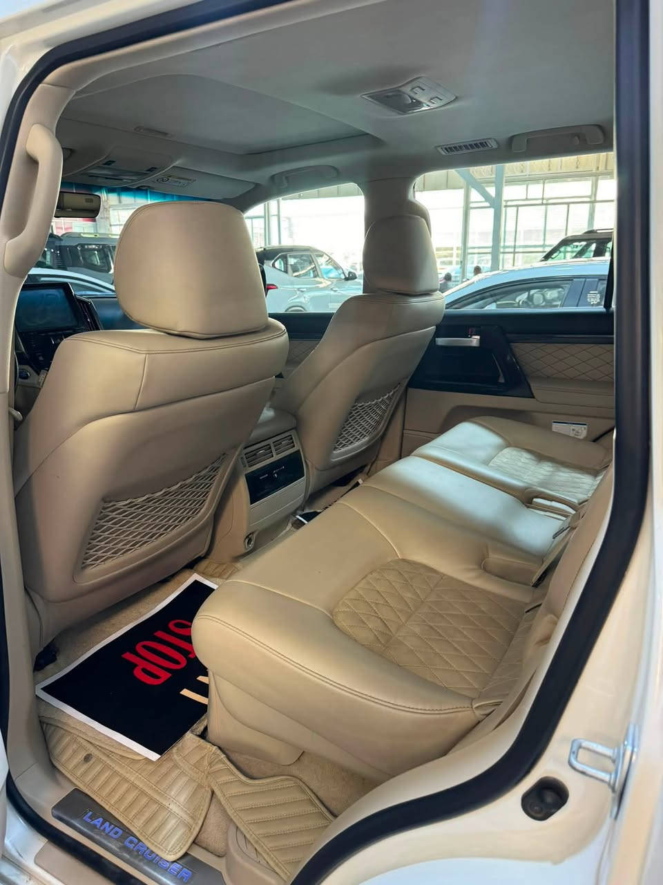 لاند كروز  2020 
G.X.R
ماشية 80 حقيقي 
مكان بغداد 
سعر 50.000دولار 
للاستفسار ***********
