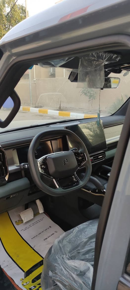 جيتور T2 2025
جيتور T2 2.0L 

الموديل: 2025 ((خليجي)) 

ماشيه 7000

مقاعد زيتوني

المحرك: 4 أسطوانات L 2.0 تيربو 254 حصان حقن مباشر

عزم الدوران (نيوتن-م): 390

ناقل الحركة: اوتوماتيكي دبل كلاتش من 7 سرعات

ضمان المحرك: 10 سنوات او 1،000،000 

بعدها داخل الضمان و الصيانة كلها داخل الشركة 

المواصفات:

•فتحة سقف بانوراما 1.1م

•إطارات قياس 20 إنچ

•الصندوق شفط

•الشباك الامامي المضاء  بجيتور 

•مثبت سرعة مع رادار تفاعلي

•نظام القيادة شبه الذاتية

•نظام الكبح التلقائي في حالة الطوارئ

•نظام تحذير الاصطدام الامامي والخلفي

•كاميرات محيطية 540 درجة

•حساسات أمامية وخلفية

•نقطة عمياء

•نظام تحذير مغادرة المسار

•نظام المساعدة للبقاء في المسار

•شاشة التحكم بقياس 15.6 إنچ

•شاشة القيادة بقياس 10.25 إنچ

•نظام صوتي متطور 12 سماعة من Sony

•نظام أبل كاربلاي وأندرويد أوتو لاسلكي

•نظام اوامر و تحكم صوتي

•مقصورة الركاب من الجلد الفاخر والكنتارا

•مقعد السائق والراكب كهربائي

•مقاعد السائق والراكب مبردة 

•مقاعد السائق والراكب مزود بذاكرة لحفظ 3 وضعيات الجلوس

•إنارة ترحيبية مع إنارة محيطية متعددة الالوان

•مصابيح أمامية وخلفية أوتوماتيكية LED 

•المرايا الجانبية قابلة للطي كهربائياً ومدفئة

•دخول ذكي و تشغيل عن بعد

•خاصية إغلاق نوافذ وفتحة السقف عن بعد

•شاحن هاتف لاسلكي سريع

•نظام تنقية الهواء PM2.5 وفلتر N95

•مسند الذراع الوسطي مع ثلاجة

•انماط قيادة متعددة للطرق الوعرة

•وسائد هوائية امامية و جانبية عدد 6

•ماسحات الزجاج الأمامي مع حساس للمطر

•دوسات جانبية

•نظام الفرامل الأوتوماتيكي Autohold

•نظام التحكم بنزول المنحدرات

•نظام المساعدة لصعود المرتفعات

•نظام مراقية ضغط الاطارات

السعر : 40مليون.  

الاستفسار: ***********      مكان السياره  كربلاء المقدسة
