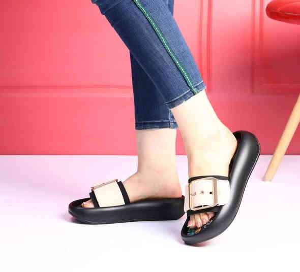 يسعد صباحكم بالخير زبائنا الكرام وجمعه مباركه عليكم 
كل ماهو جديد ومميز تجدونه لدى احذيه وحقائب علاء 
انواع الشحاطات النسائي طبي وماركه درجه اولى 
الألوان والموديلات بالصور قياس ٣٧ إلى ٤١
للحجز مراسله البيج او واتساب ***********
توجد خدمه توصيل داخل القضاء وجميع محافظات العراق
