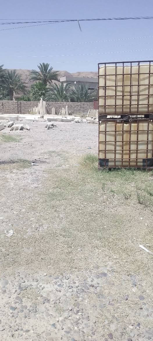 السلام عليكم يوجد سطول 3ب 5الف 
جلكانات 3ب5الف براميل 15الف برميل طحين 19الف
العنوان شاطي الجدر 
هاتف ***********
