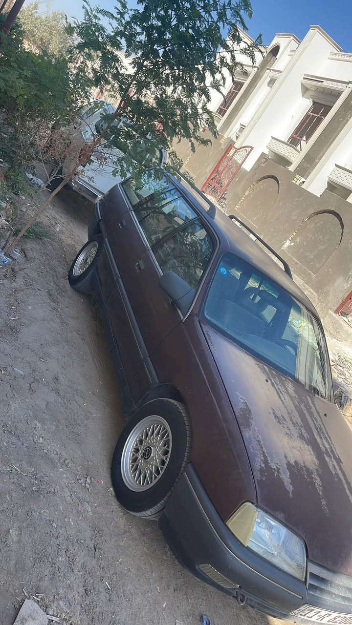 اوبل مديل 1989 
مكفوله صبغ وكير ومحرك وكهربائيات 
سياره بلاديه وترايك من شمال للجنوب 
محرك 3000 وكير عادي مكفولات 
سعر 37 وبيها مجال 
رقم بغداد ورقم دولي انكليزي جديد وهزه جديده 
مكان سياره بغداد 
رقم *********** Colombo, Sri Lanka
