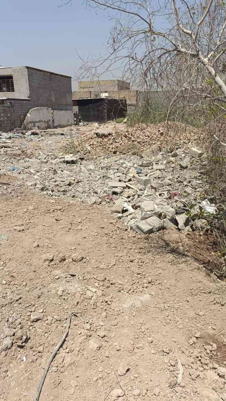 سلام عليكم للبيع قطعت ارض مساحتها ١٦٠ متر نزال ١٧ واجيه ١١ يبعد عن الشارع العام ٢٠ متر كامله امكلمه من مي و كهرباء مكانها الكلغوليه قرب البانزين خانه وللاستفسار ***********
