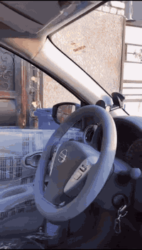 نيسان سني للبيع   موديل 2024  ماشية 30الف كيلو   سيارة مكفولة من الصبغ...